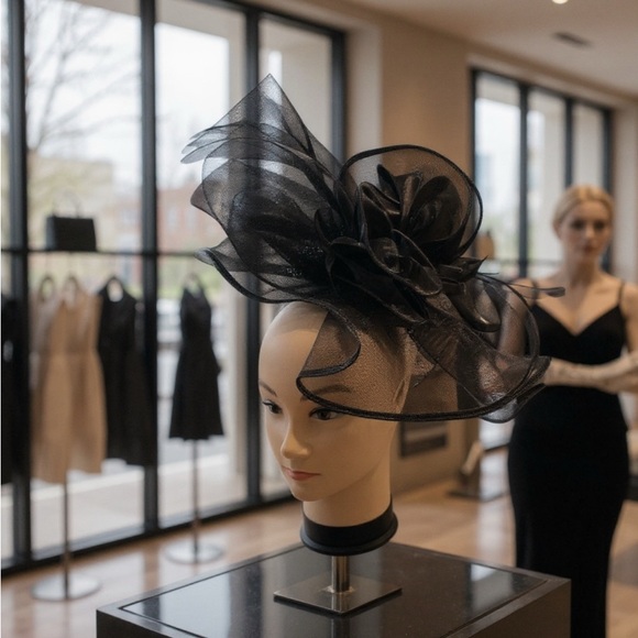 Stunning Black Tule & Feather Fascinator Headband Clip Church Derby Hat EUC main image 6